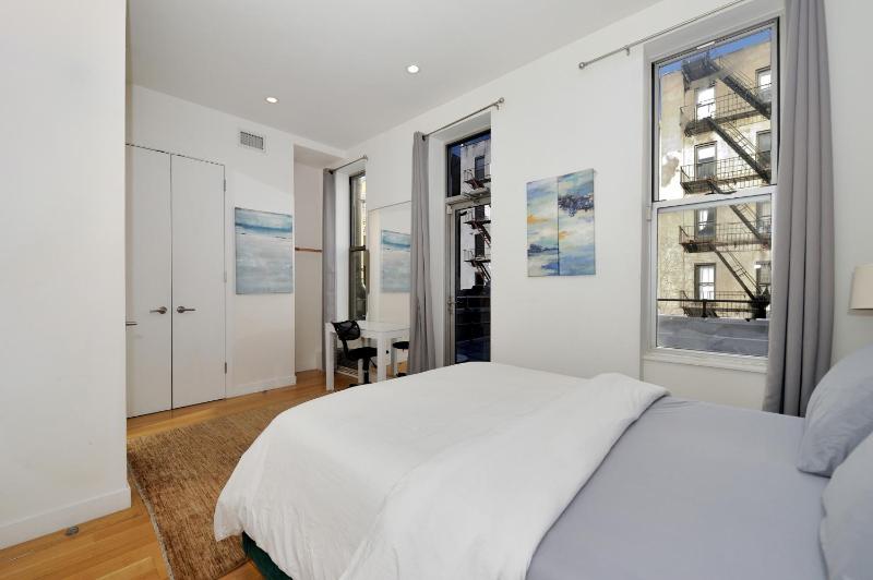 Time Square Vicinity- Luxury 2BR 2BA NYC Apt - image 6