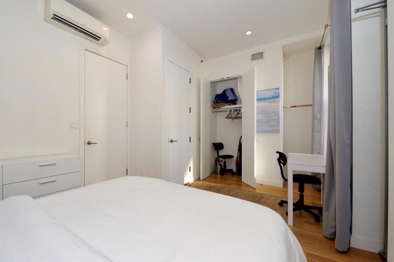 Time Square Vicinity- Luxury 2BR 2BA NYC Apt - image 12