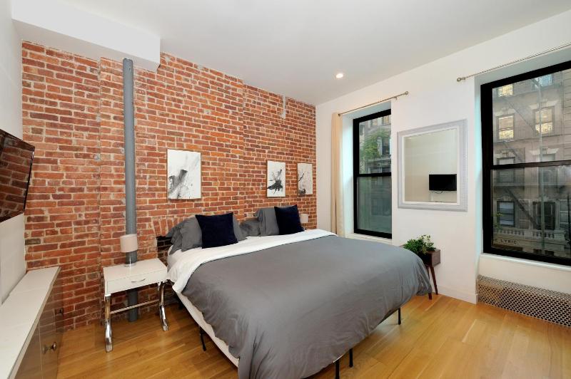 Time Square Vicinity- Luxury 2BR 2BA NYC Apt - image 7