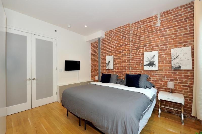 Time Square Vicinity- Luxury 2BR 2BA NYC Apt - image 11