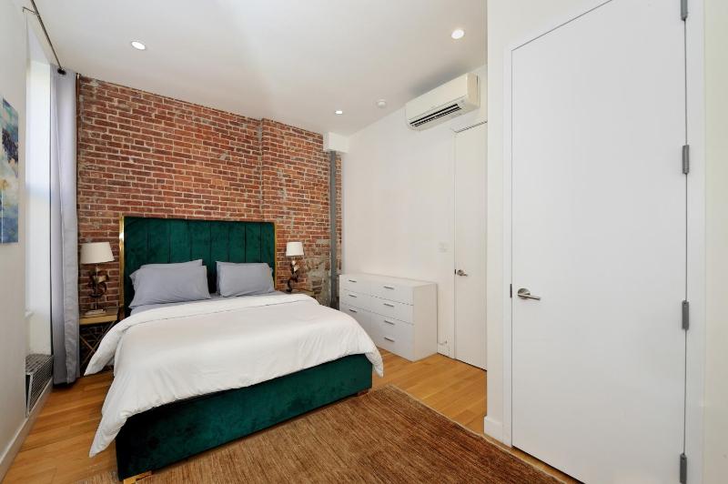 Time Square Vicinity- Luxury 2BR 2BA NYC Apt - image 16
