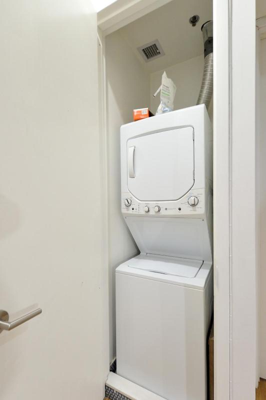 Time Square Vicinity- Luxury 2BR 2BA NYC Apt - image 3