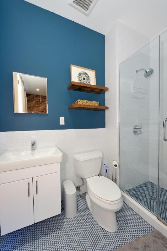 Time Square Vicinity- Luxury 2BR 2BA NYC Apt - image 5