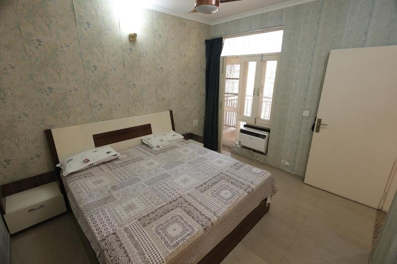 Royal 4BHK Oasis BalconyViews - image 9