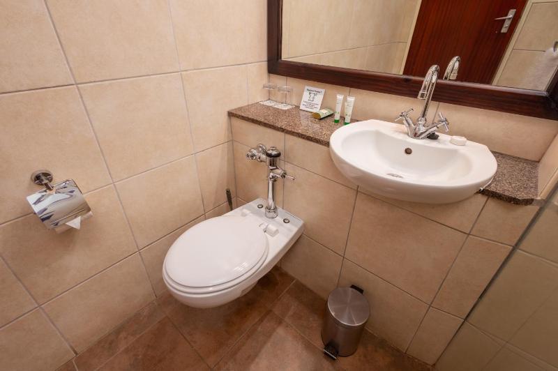 Bronte Hotel - image 13
