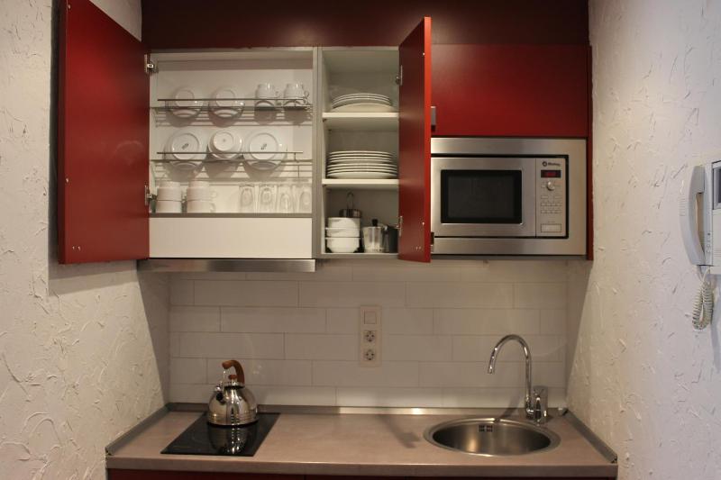 One-Bedroom Apartment image 3