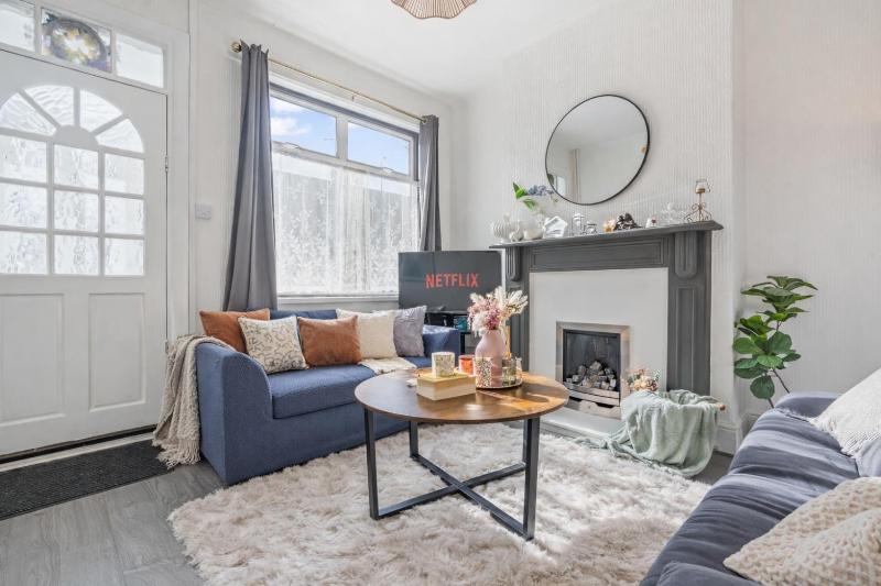 Broomfield House - City Centre - Free Parking - image 20