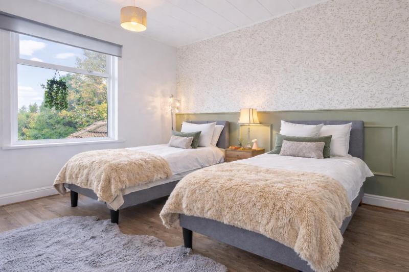 Broomfield House - City Centre - Free Parking - image 23