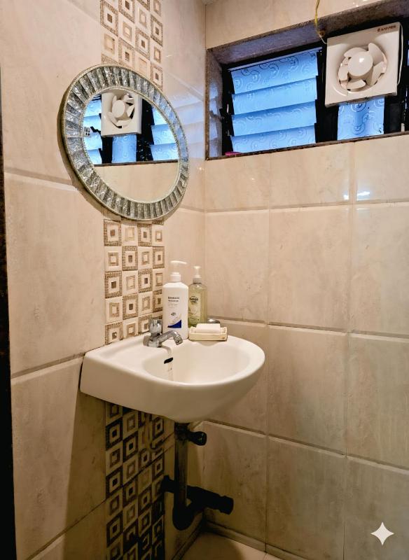 Shradha luxury room - image 6