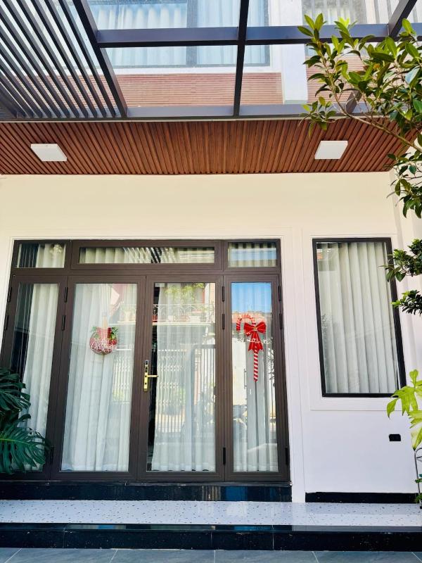 Ben Gold Home - image 11