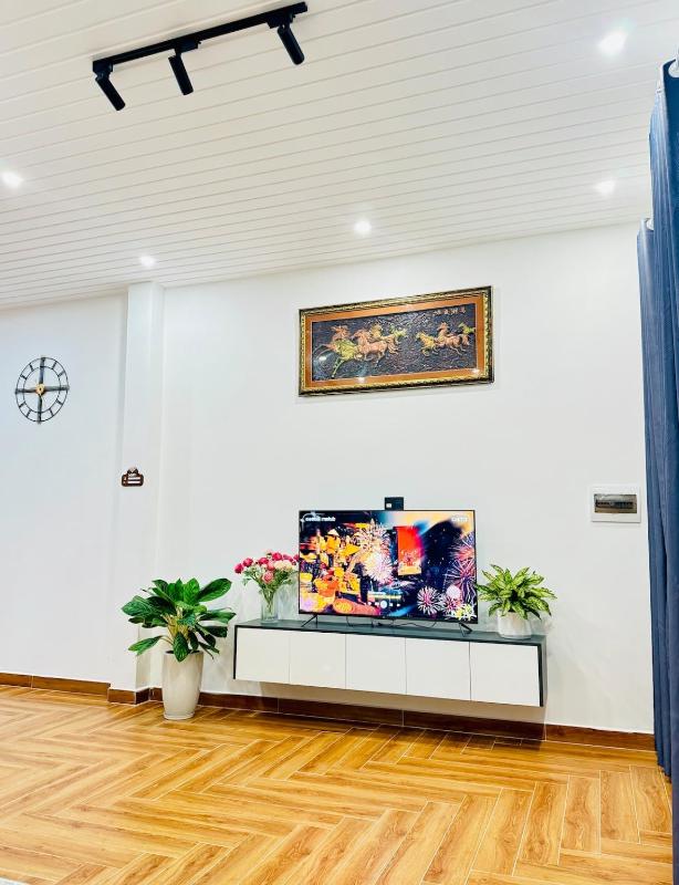 Ben Gold Home - image 12
