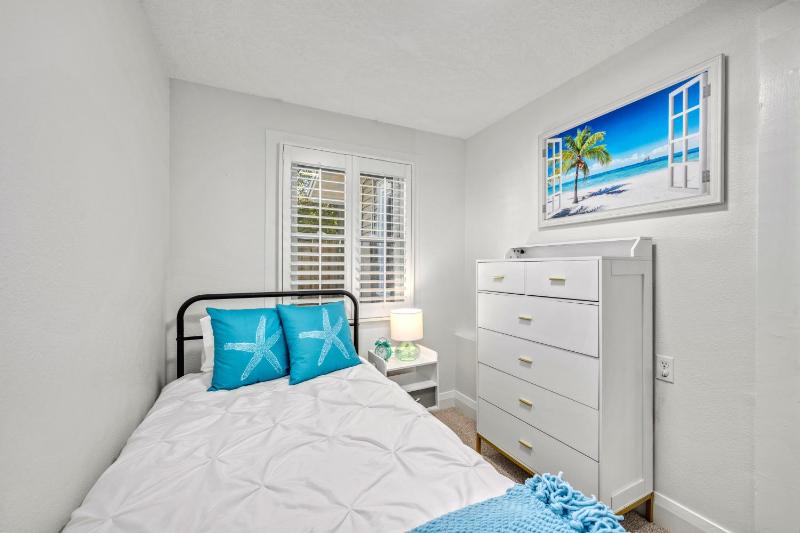 Canal Front Home in Sarasota with Private Heated Pool & Outdoor Patio! - image 44