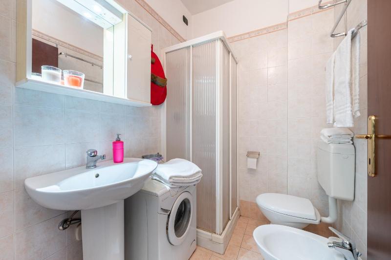 GuestHost - Parma Historic Center Apartment 7min from Duomo - image 15