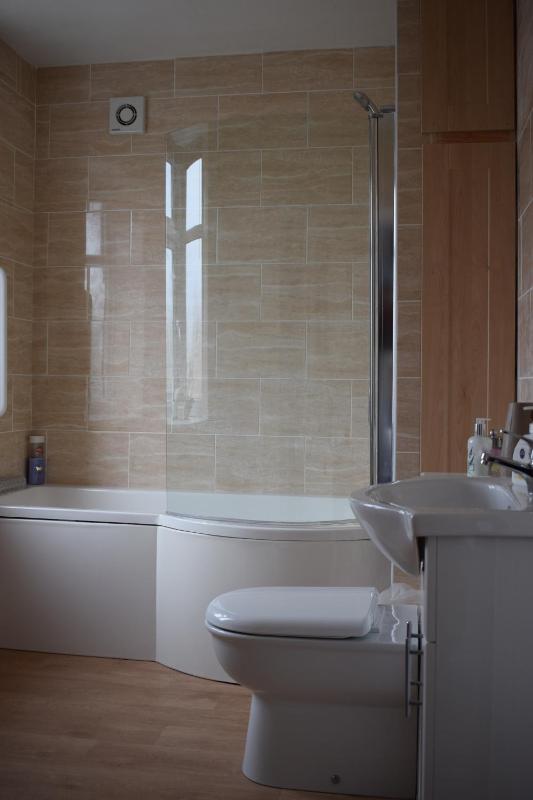 Twin Room with Private Bathroom image 2