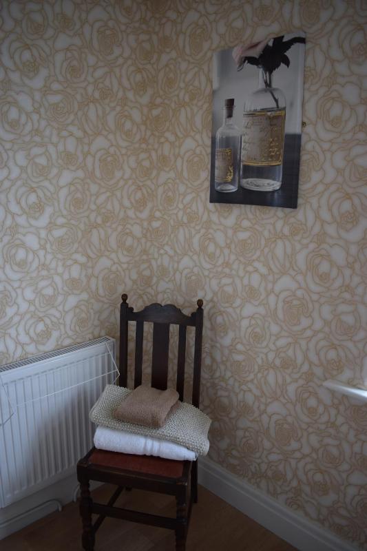 Twin Room with Private Bathroom image 4