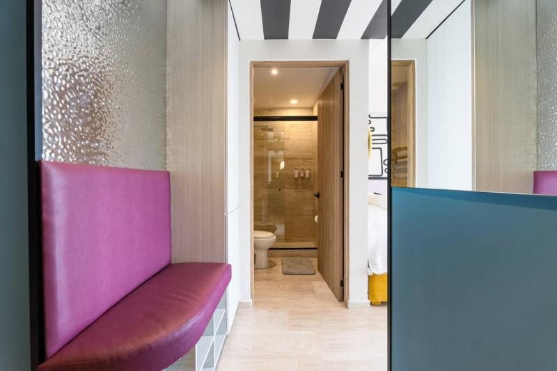 Loft de diseno con aire acondicionado y cama king size - image 9