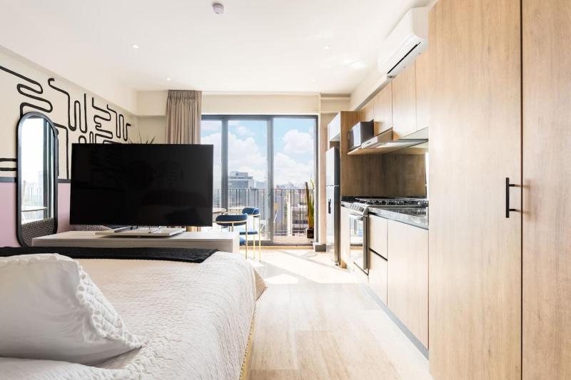 Loft de diseno con aire acondicionado y cama king size - image 16