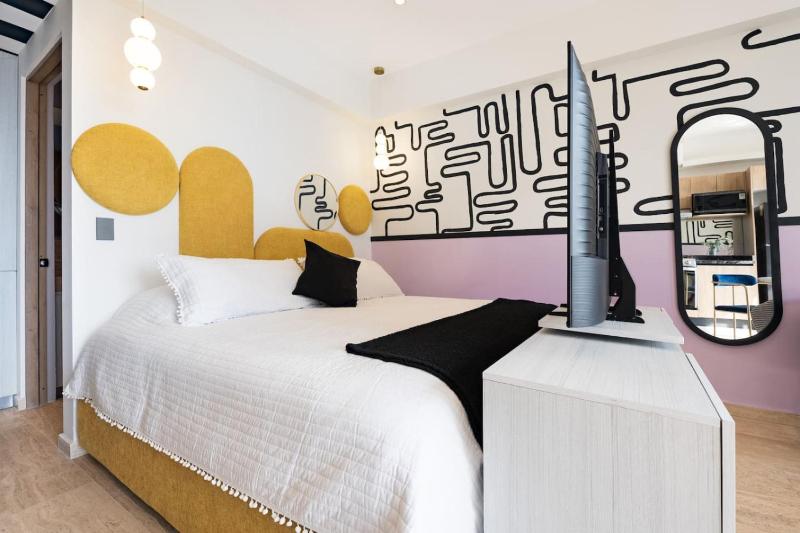 Loft de diseno con aire acondicionado y cama king size - image 2