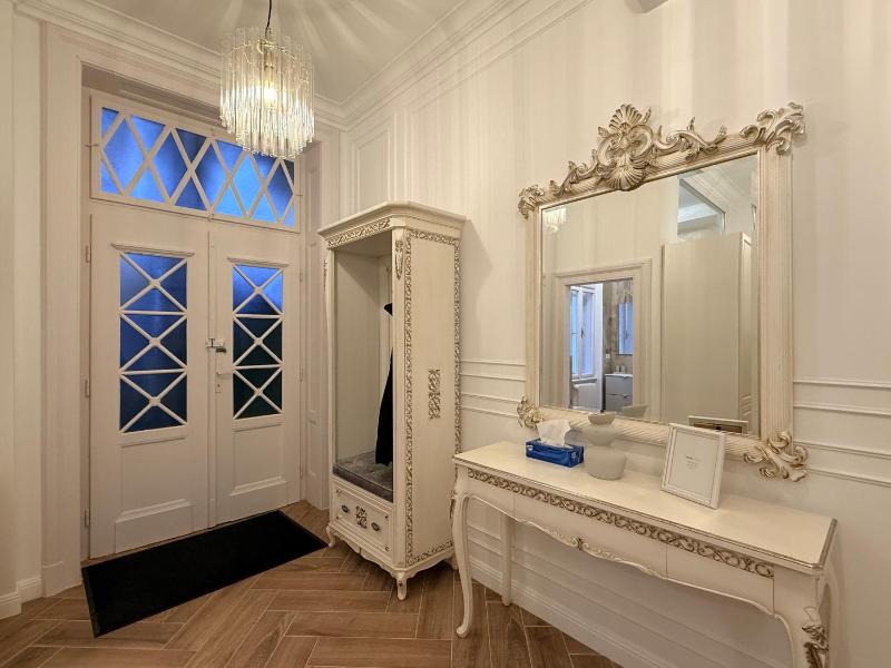 Crown Ultracentral - Stylish Central Apartment - image 12