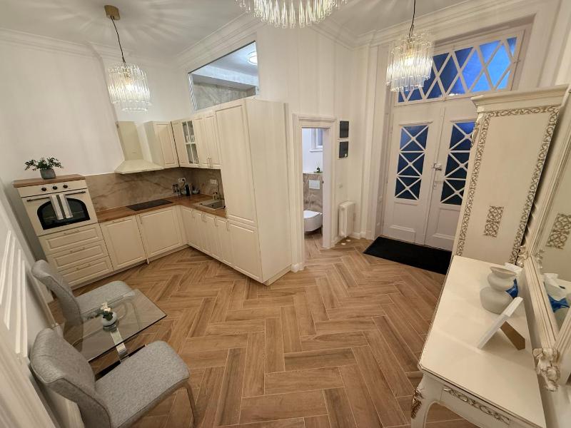 Crown Ultracentral - Stylish Central Apartment - image 7