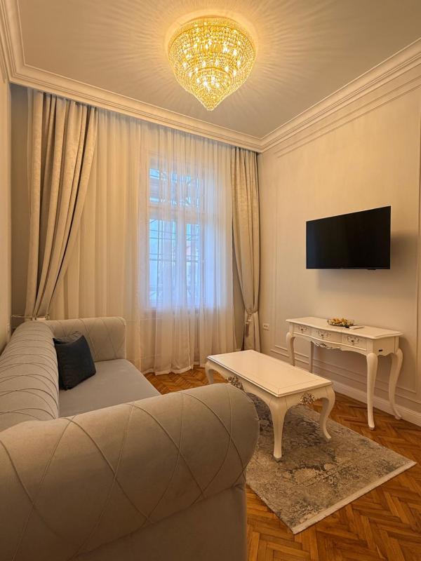 Crown Ultracentral - Stylish Central Apartment - image 11