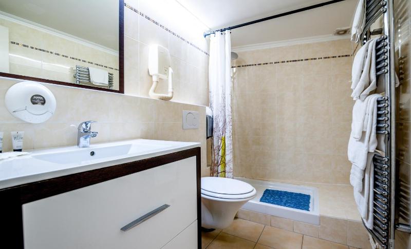 Single Room with Shower image 1