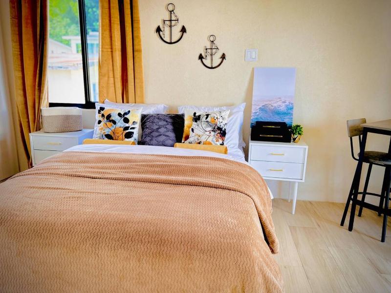 Modern Studio with Eco-Friendly Comforts - image 8