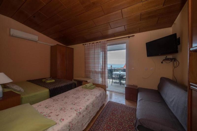 Apartments with parking space Makarska - 25161 - image 14