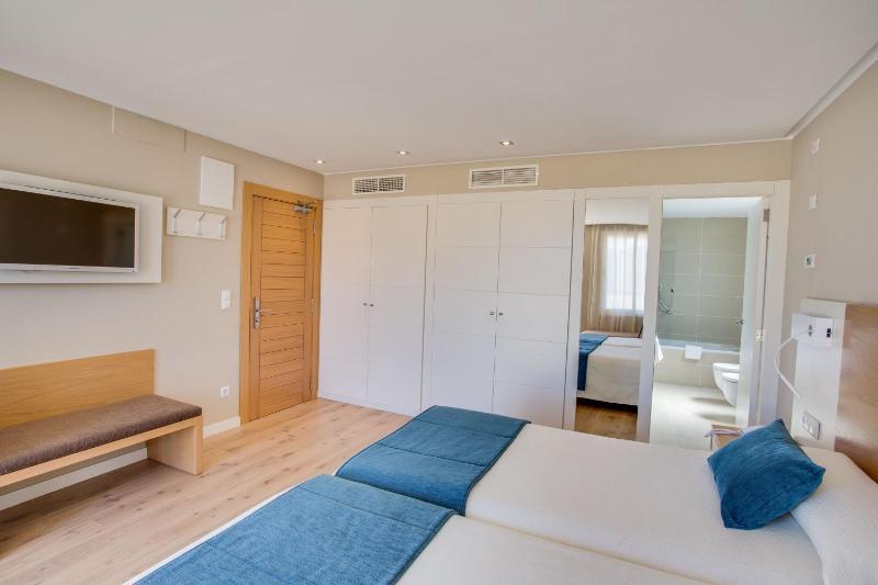 Superior Triple Room (3 Adults) image 4