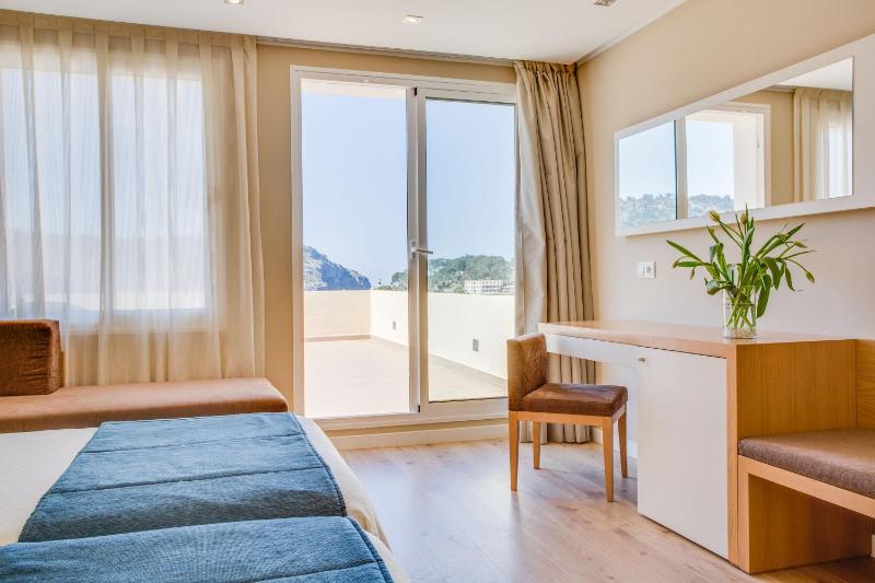 Superior Double Room image 3
