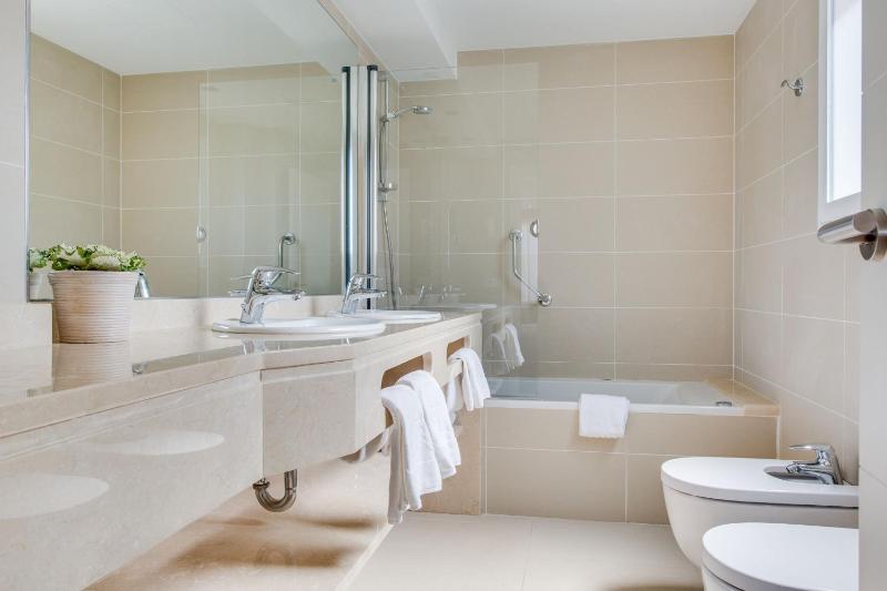 Superior Double Room image 4