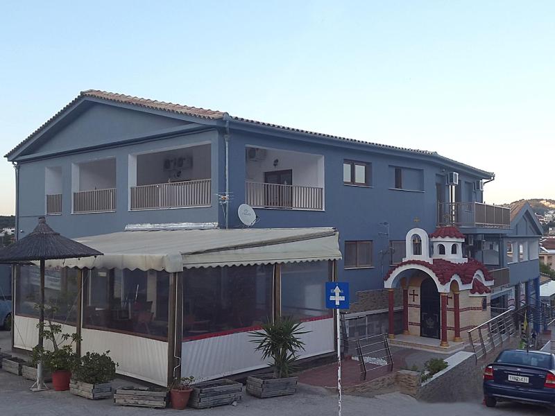 PINEAPPLE Skiathos - image 9