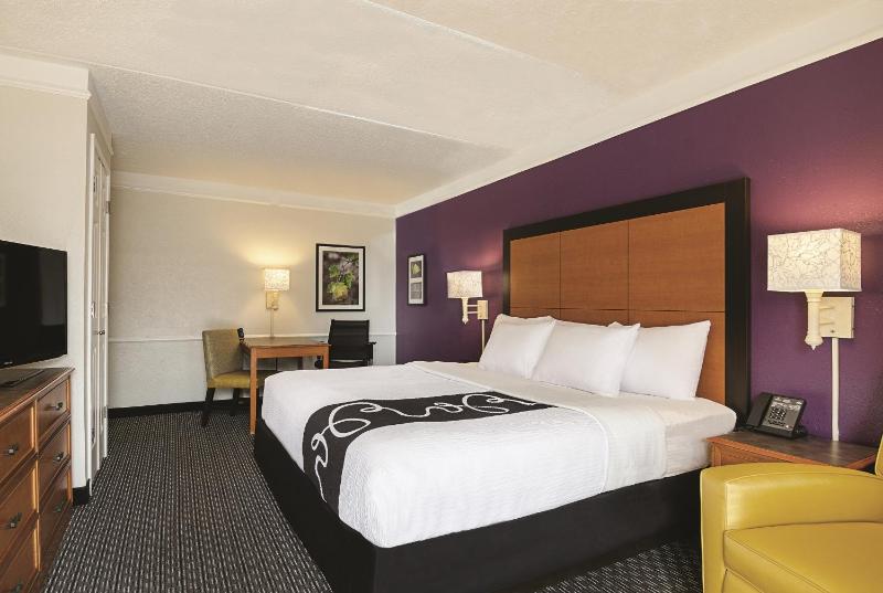 King Room - Non-Smoking image 2