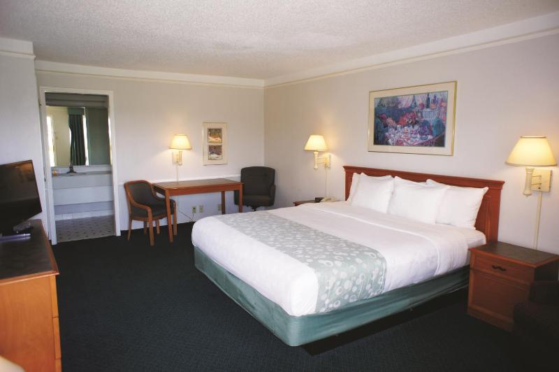 King Room - Non-Smoking image 4