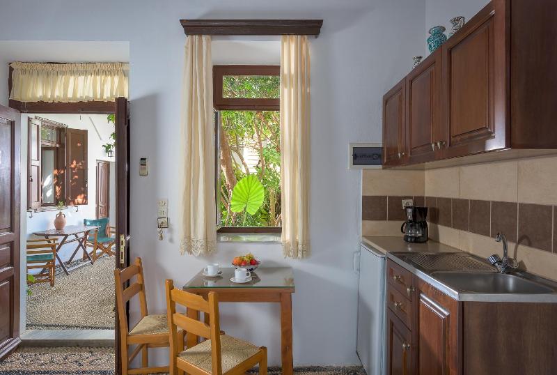 Traditional Apartment (3 adults) image 3