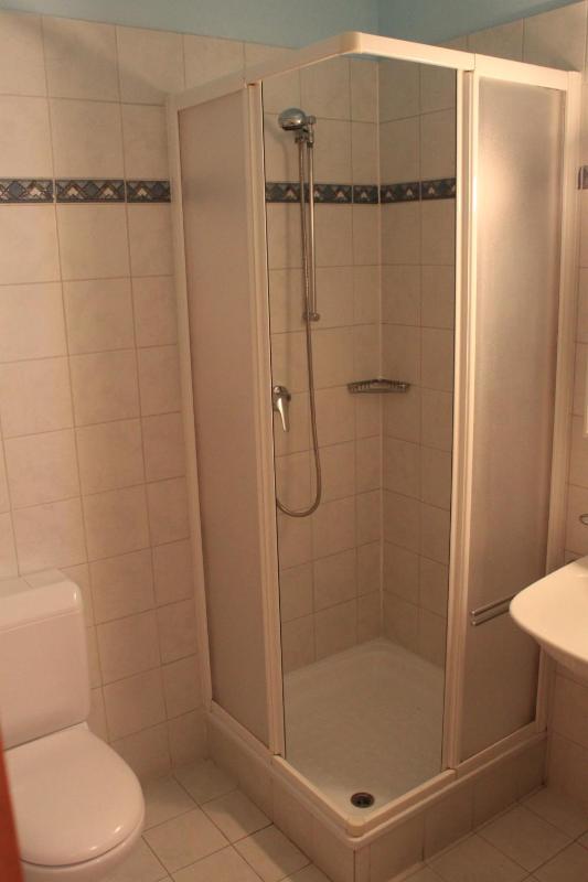 Twin Room with Lake View image 2