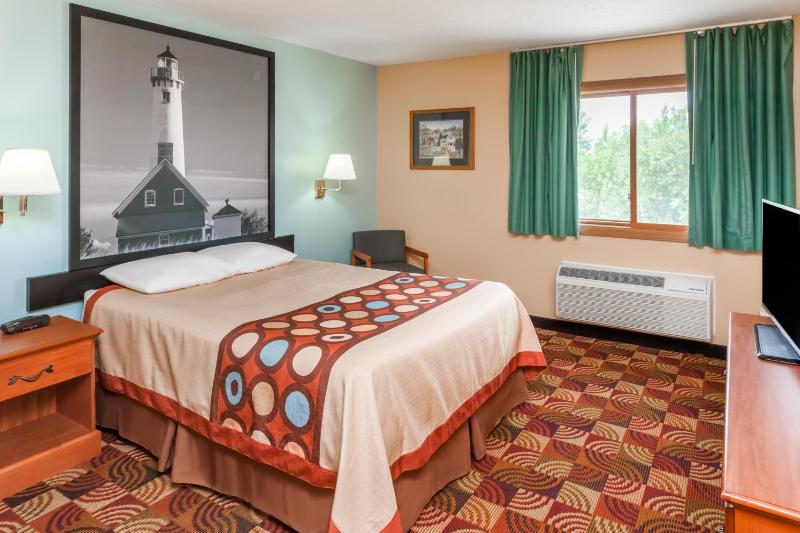 Queen Room - Non-Smoking image 1