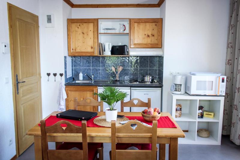 Comfort Two-Bedroom Apartment (6 Adults) image 3