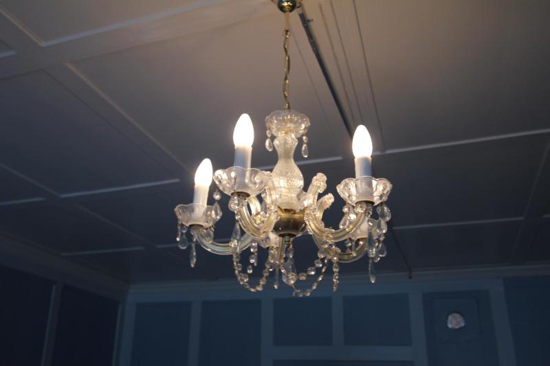 Double Room with King Bed and Shared Bathroom image 3