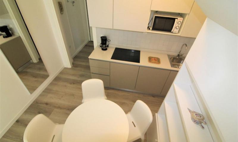 Modern duplex by the beach - image 3