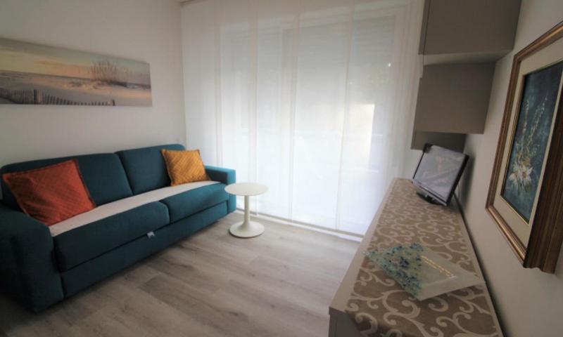 Modern duplex by the beach - image 7