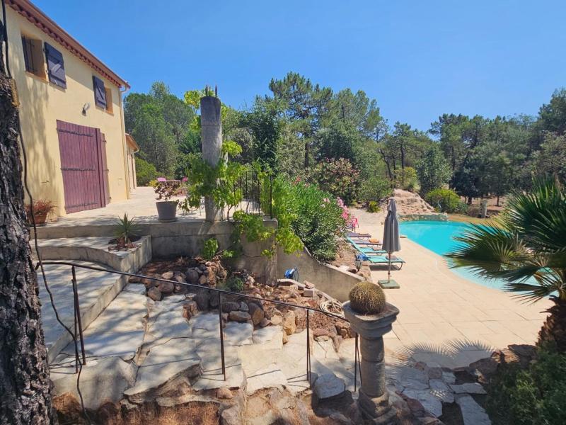 Villa avec piscine à débordement - sans vis à vis - image 12