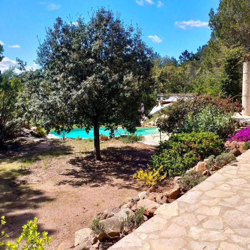 Villa avec piscine à débordement - sans vis à vis - image 19