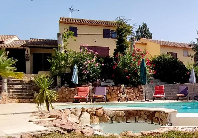 Villa avec piscine à débordement - sans vis à vis - image 39