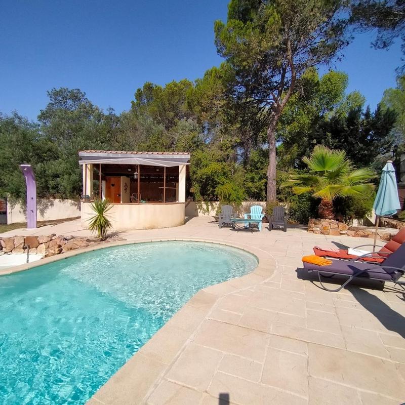 Villa avec piscine à débordement - sans vis à vis - image 8