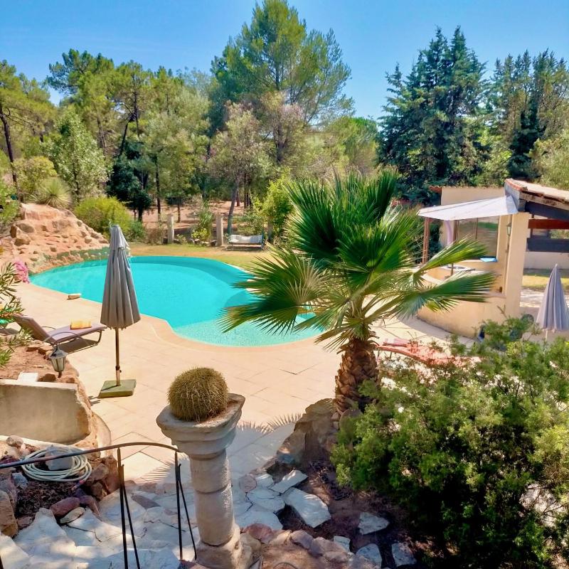 Villa avec piscine à débordement - sans vis à vis - image 49