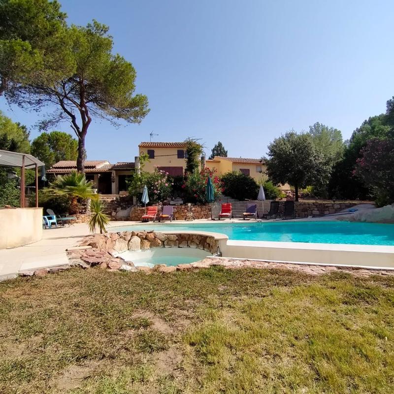Villa avec piscine à débordement - sans vis à vis - image 15