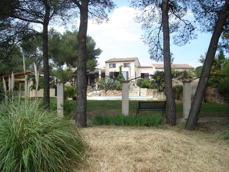 Villa avec piscine à débordement - sans vis à vis - image 45