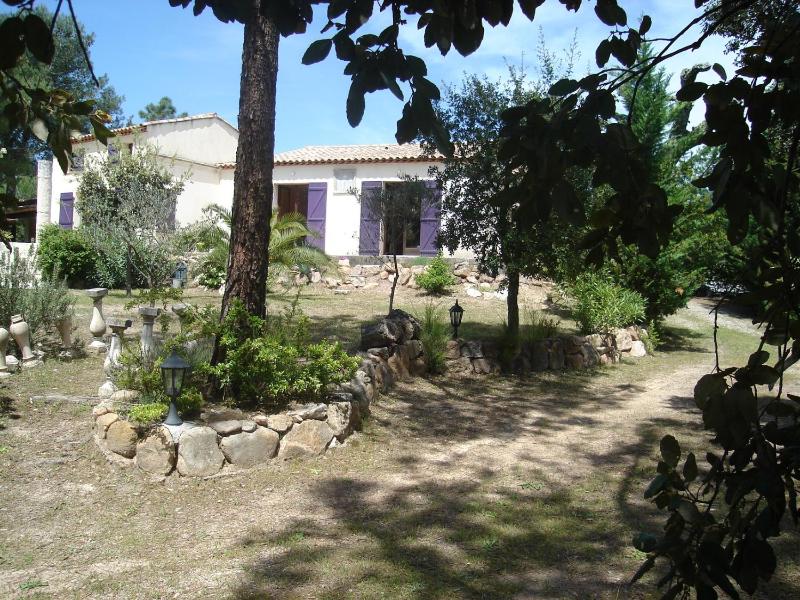 Villa avec piscine à débordement - sans vis à vis - image 25