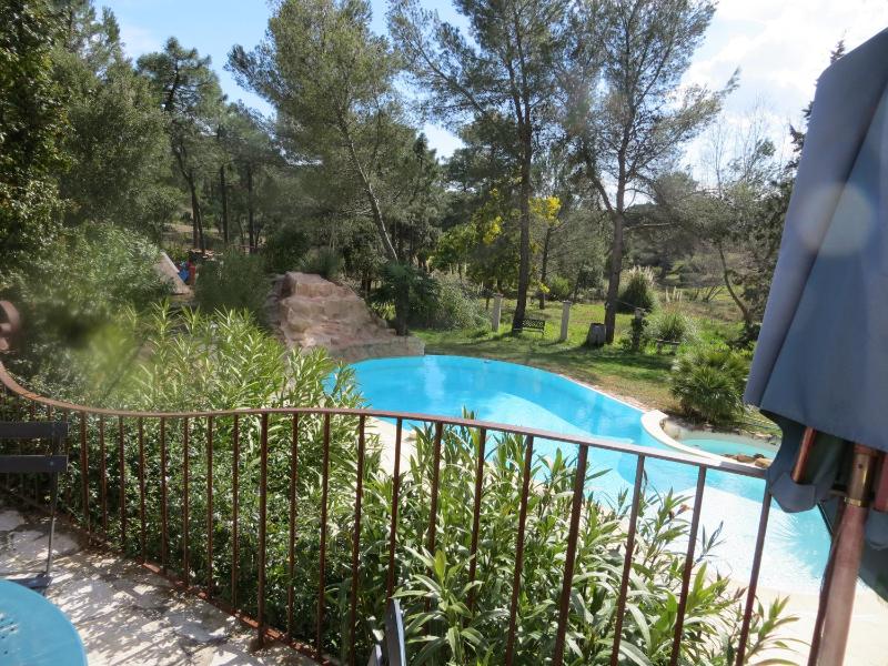 Villa avec piscine à débordement - sans vis à vis - image 18